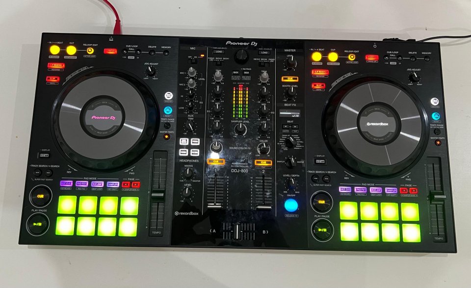 Controladora Pioneer DDJ-800 de segunda mano · Foto 2 de 4 · Barcelona · 750 €