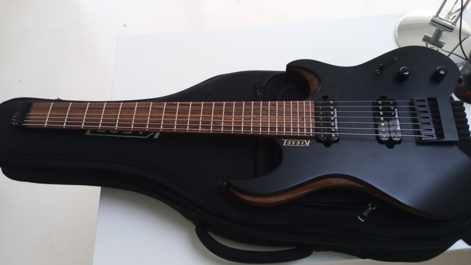 Kiesel Vader headless 7 cuerdas - Made in USA