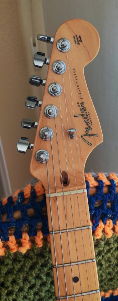 Fender Stratocaster USA American Standart (con regalazo) de segunda mano · Foto 7 de 9 · Girona · 1080 €