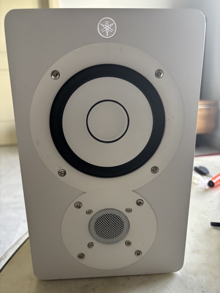 Yamaha HS 4 de segunda mano · Foto 1 de 2 · Sevilla · 100 €