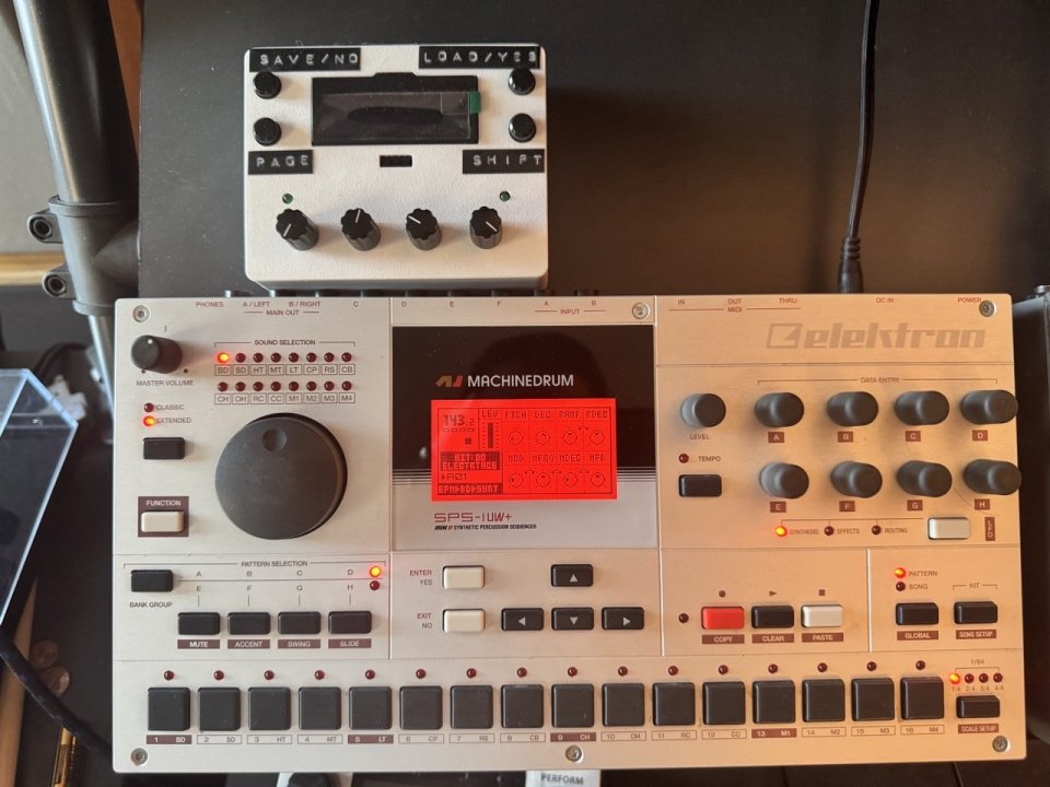 Elektron Machinedrum mk II UW+, Megacommand y Decksaver de segunda mano · Foto 1 de 3 · Valencia · 2100 €