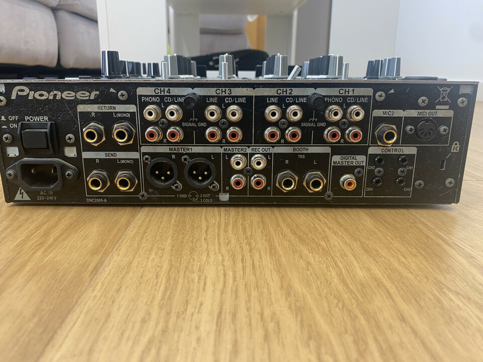 Pioneer Djm 850 de segunda mano · Foto 2 de 4 · Granada · 780 €