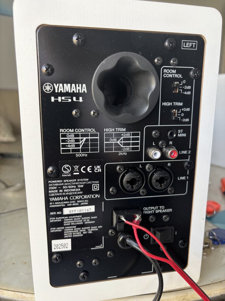 Yamaha HS 4 de segunda mano · Foto 2 de 2 · Sevilla · 100 €