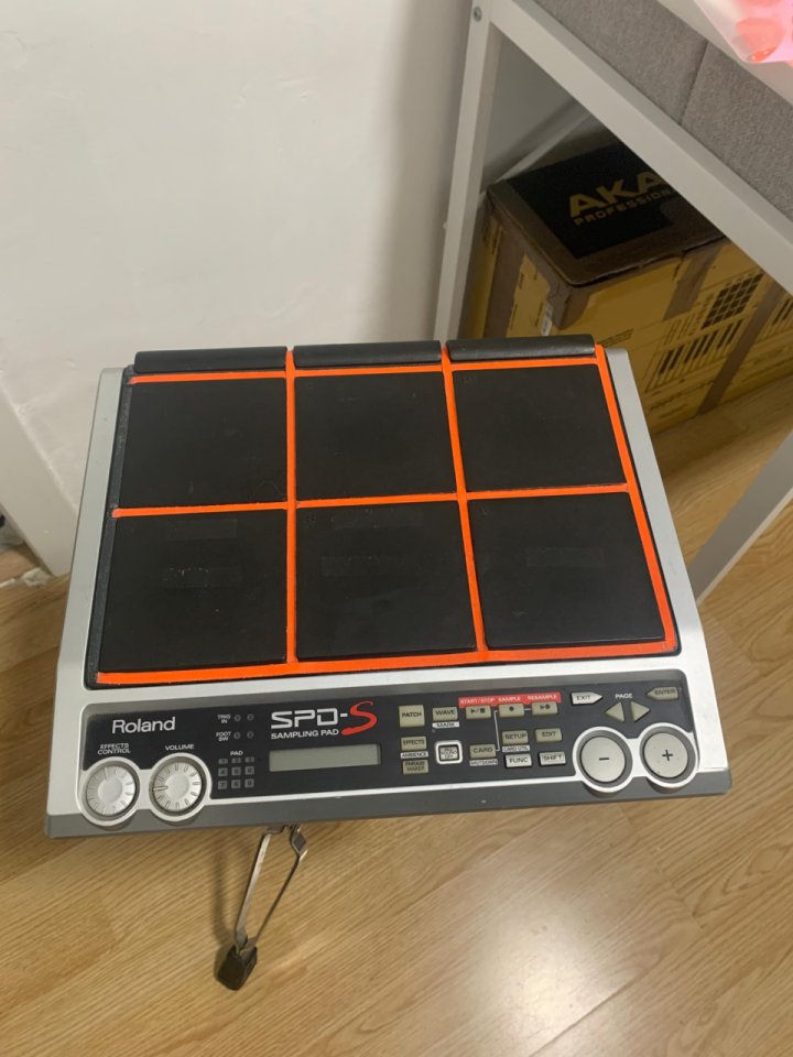 Roland SPD S + Soporte de segunda mano · Foto 2 de 7 · Granada · 190 €