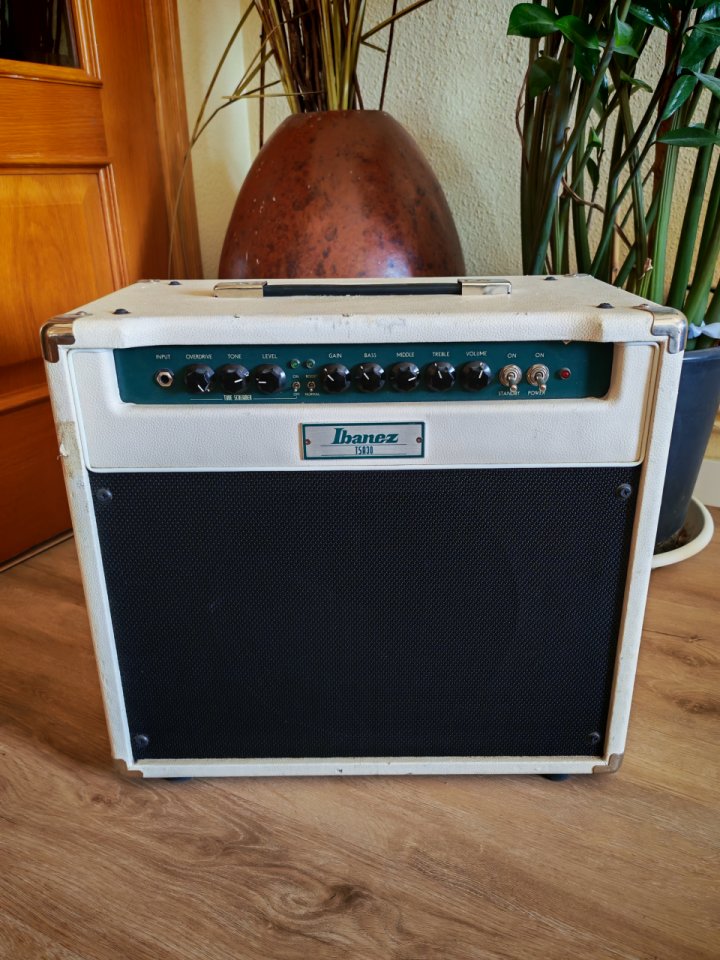 Fender Stratocaster USA American Standart (con regalazo) de segunda mano · Foto 9 de 9 · Girona · 1080 €