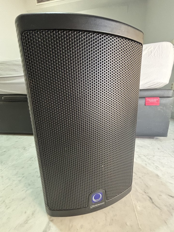Turbosound Altavoz de segunda mano · Foto 1 de 3 · Sevilla · 100 €