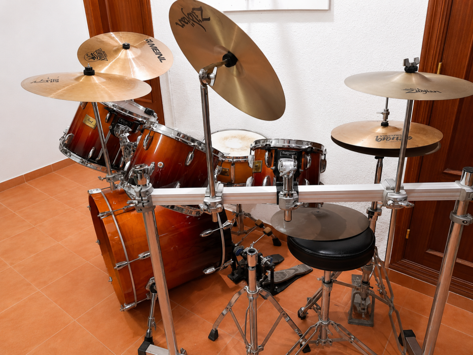 Bateria Pearl Session Custom Maple + platos de segunda mano · Foto 3 de 8 · Sevilla · 2100 €
