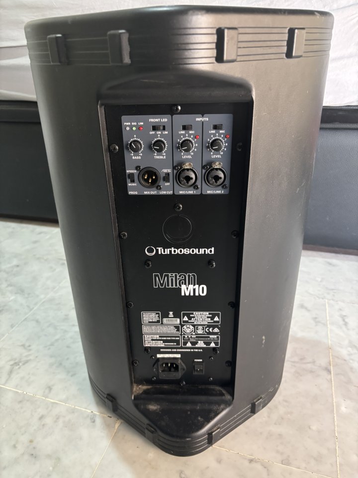 Turbosound Altavoz de segunda mano · Foto 2 de 3 · Sevilla · 100 €