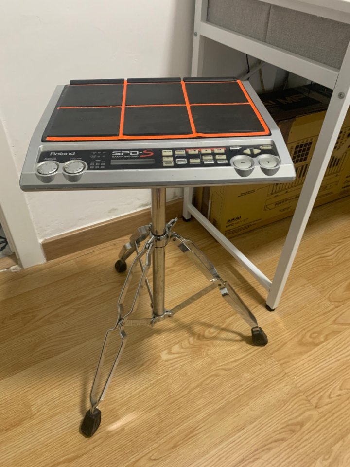Roland SPD S + Soporte de segunda mano · Foto 4 de 7 · Granada · 190 €