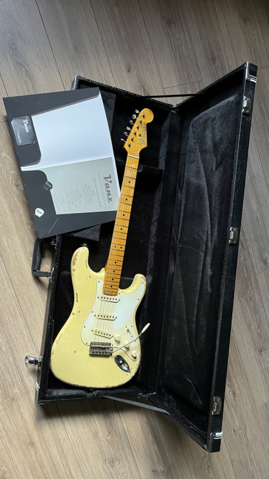 Guitarra Vanz ST R69 Custom Relic