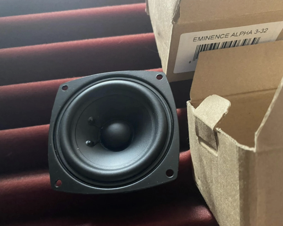 Eminence ALPHA3-32 3 32 Ohm 70w ( 2 unidades) de segunda mano · Foto 1 de 2 · Cantabria · 60 €