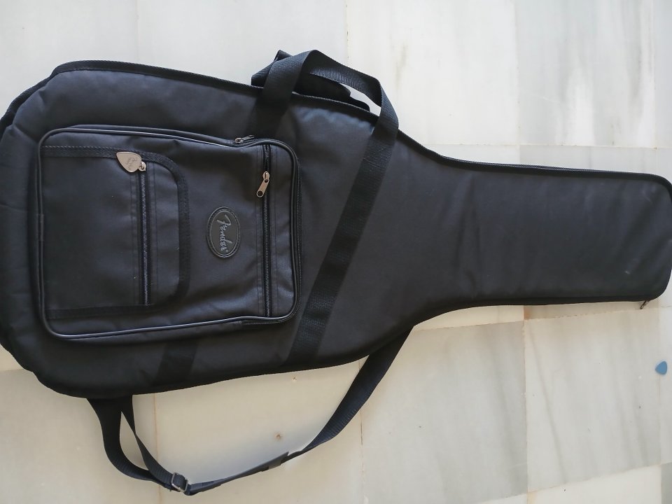 G&L Tribute Stratocaster con funda Fender Deluxe