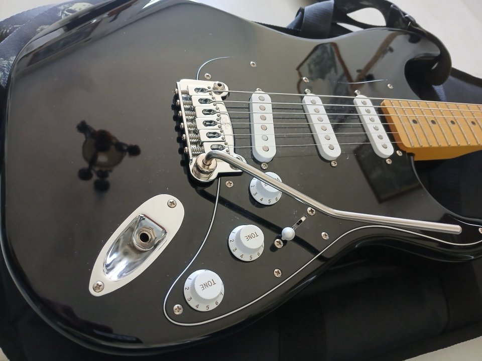 G&L Tribute Stratocaster con funda Fender Deluxe