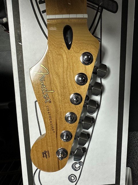 Mástil Fender Original con Clavijero Fender Original con bloqueo. de segunda mano · Foto 2 de 9 · Burgos · 300 €