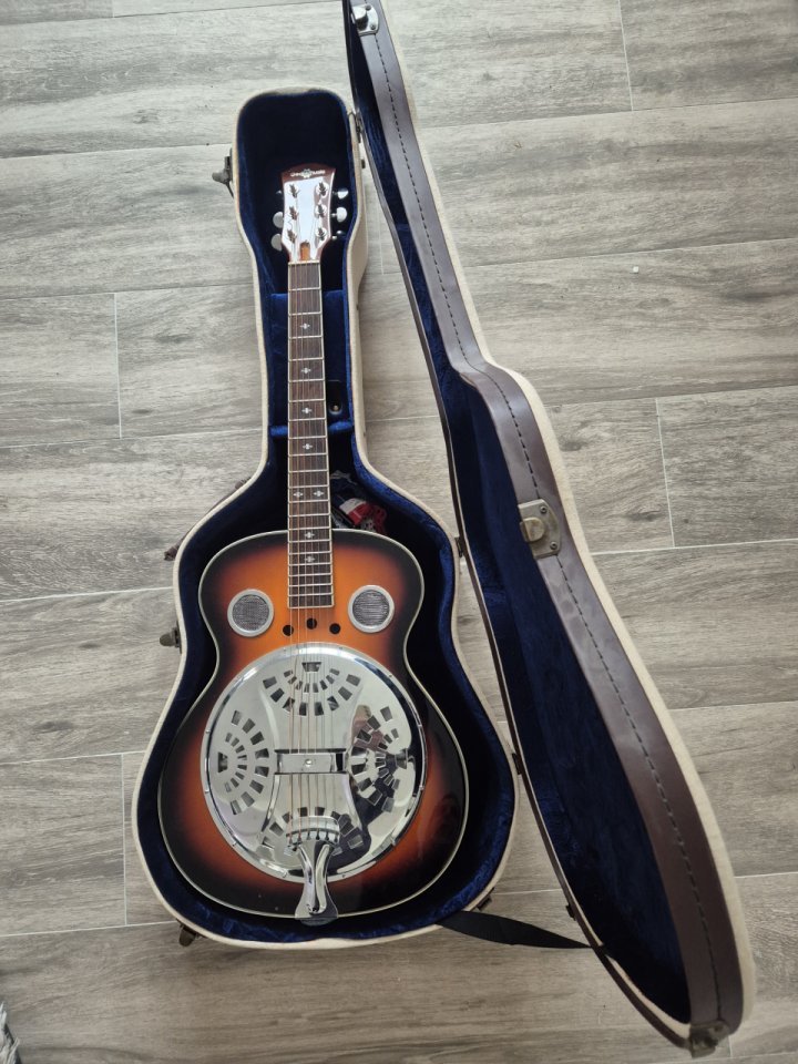 Resonadora gear4music con estuche Gator