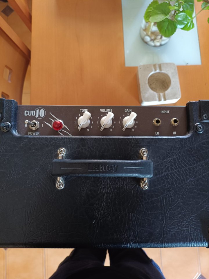 LANEY CUB 10 de segunda mano · Foto 3 de 4 · Madrid · 230 €