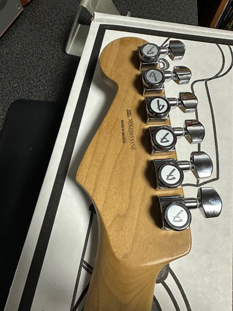 Mástil Fender Original con Clavijero Fender Original con bloqueo. de segunda mano · Foto 4 de 9 · Burgos · 300 €