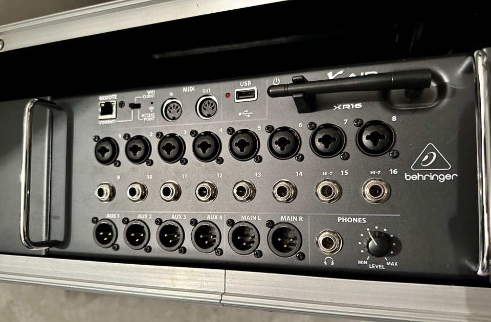 Behringer X-Air XR16 de segunda mano · Foto 2 de 2 · Barcelona · 235 €