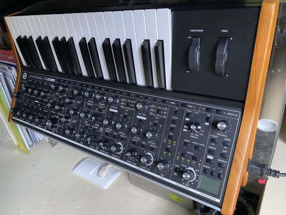 Moog Sub 37 Tribute Edition 2010s - Black de segunda mano · Foto 2 de 2 · Pontevedra · 1350 €