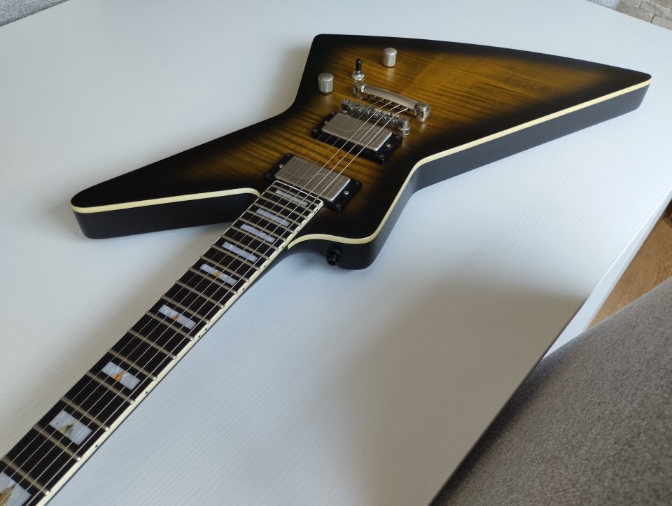 Epiphone Extura Prophecy Yellow Tiger de segunda mano · Foto 2 de 5 · Huelva · 600 €