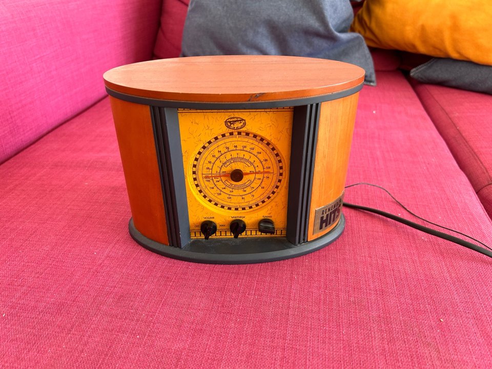 Vendo radio del estudio del It's Your Time (Toni Peret)