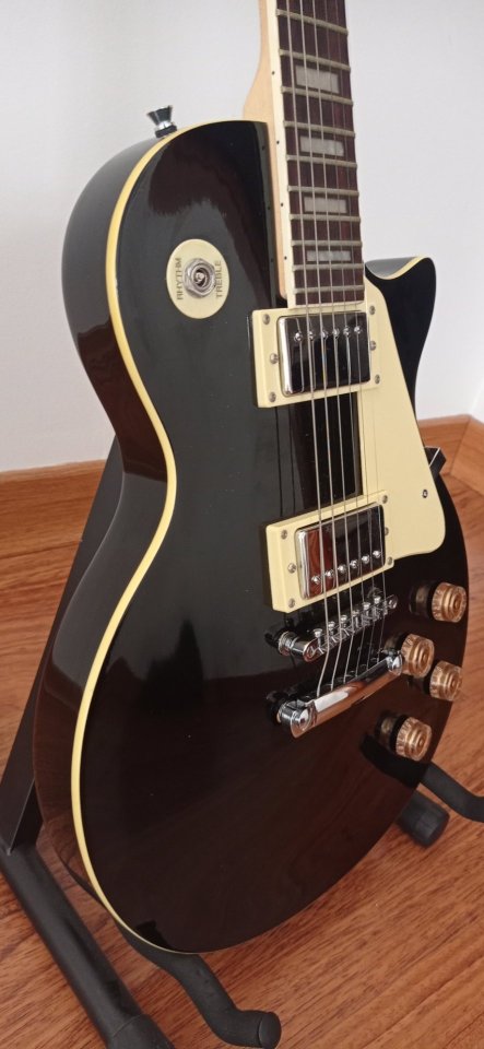 Guitarra eléctrica Academy Les Paul de segunda mano · Foto 1 de 8 · Cuenca · 110 €