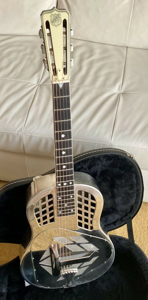 Guitarra Resonadora National Resophonic Tricone 1.5