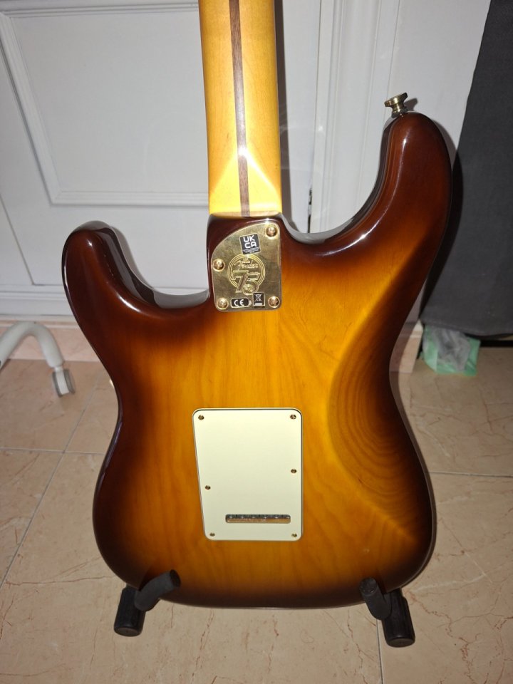 Fender Stratocaster 75 aniversario de segunda mano · Foto 4 de 5 · Cádiz · 1700 €