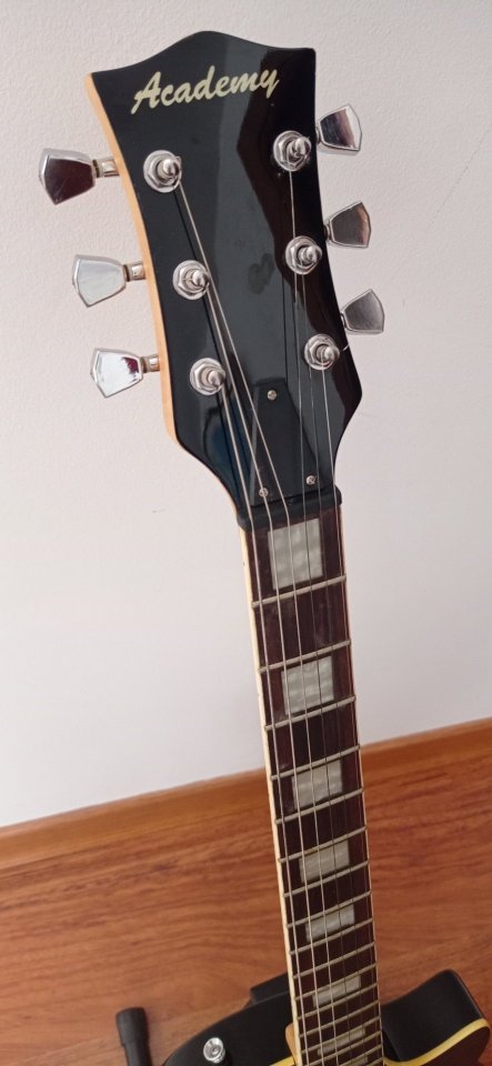 Guitarra eléctrica Academy Les Paul de segunda mano · Foto 2 de 8 · Cuenca · 110 €