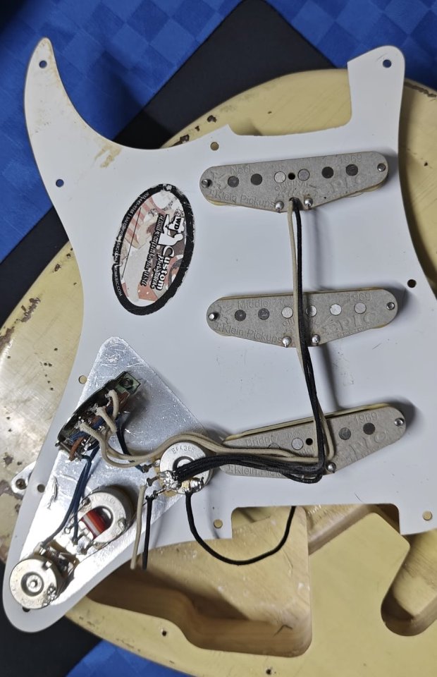 Guitarra Vanz ST R69 Custom Relic