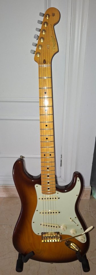 Fender Stratocaster 75 aniversario de segunda mano · Foto 5 de 5 · Cádiz · 1700 €