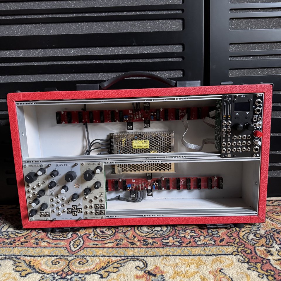Caja Eurorack roja