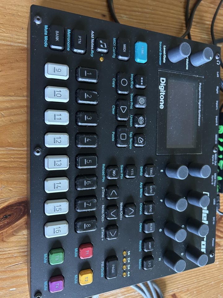 Elektron Digitone Mk1 de segunda mano · Foto 1 de 5 · Sevilla · 450 €