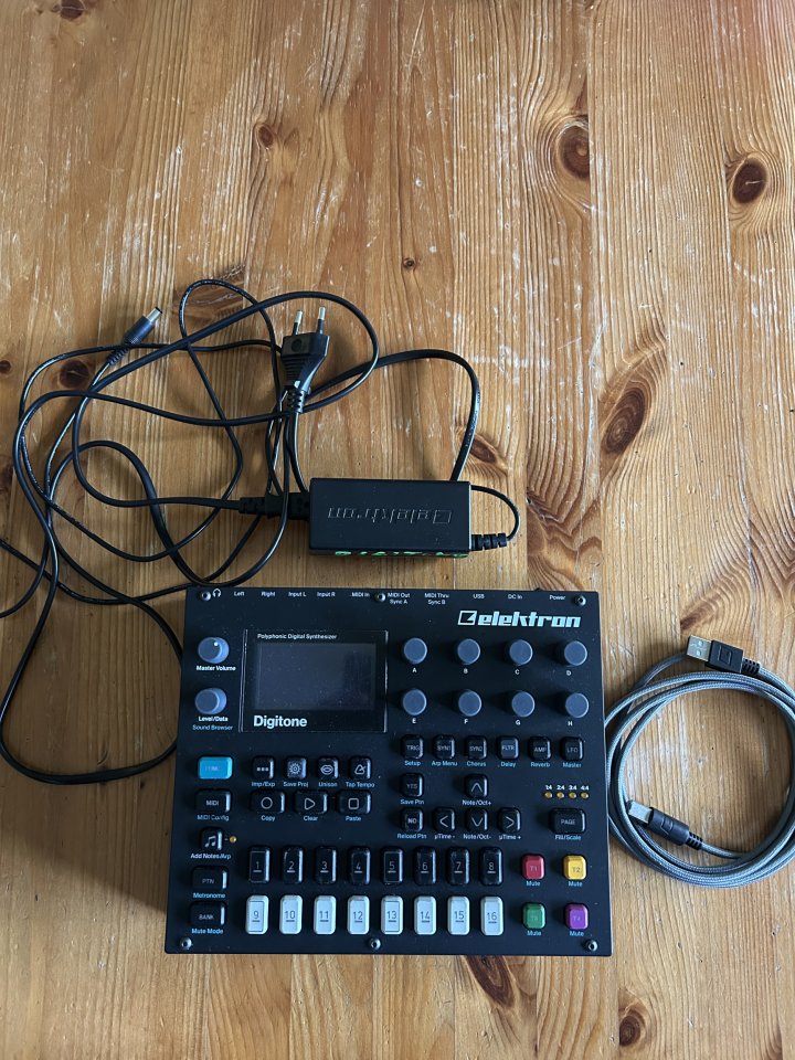 Elektron Digitone Mk1 de segunda mano · Foto 2 de 5 · Sevilla · 450 €