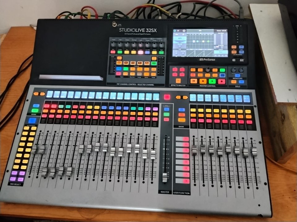 vendo Presonus Studiolive 32SX de segunda mano · Foto 1 de 2 · Tarragona · 1800 €