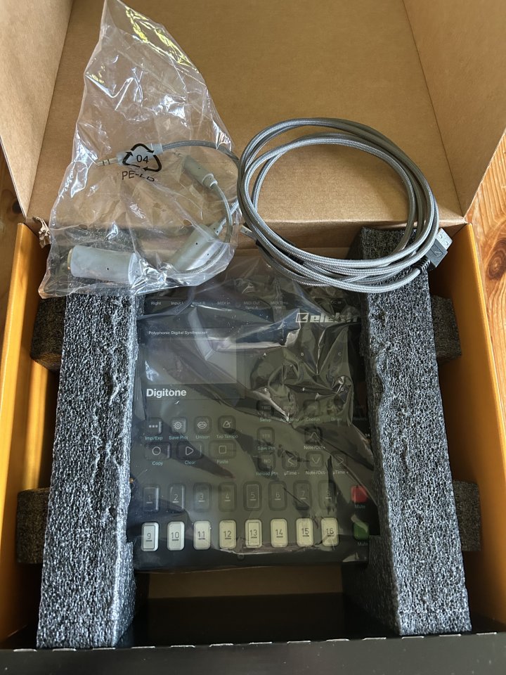 Elektron Digitone Mk1 de segunda mano · Foto 3 de 5 · Sevilla · 450 €
