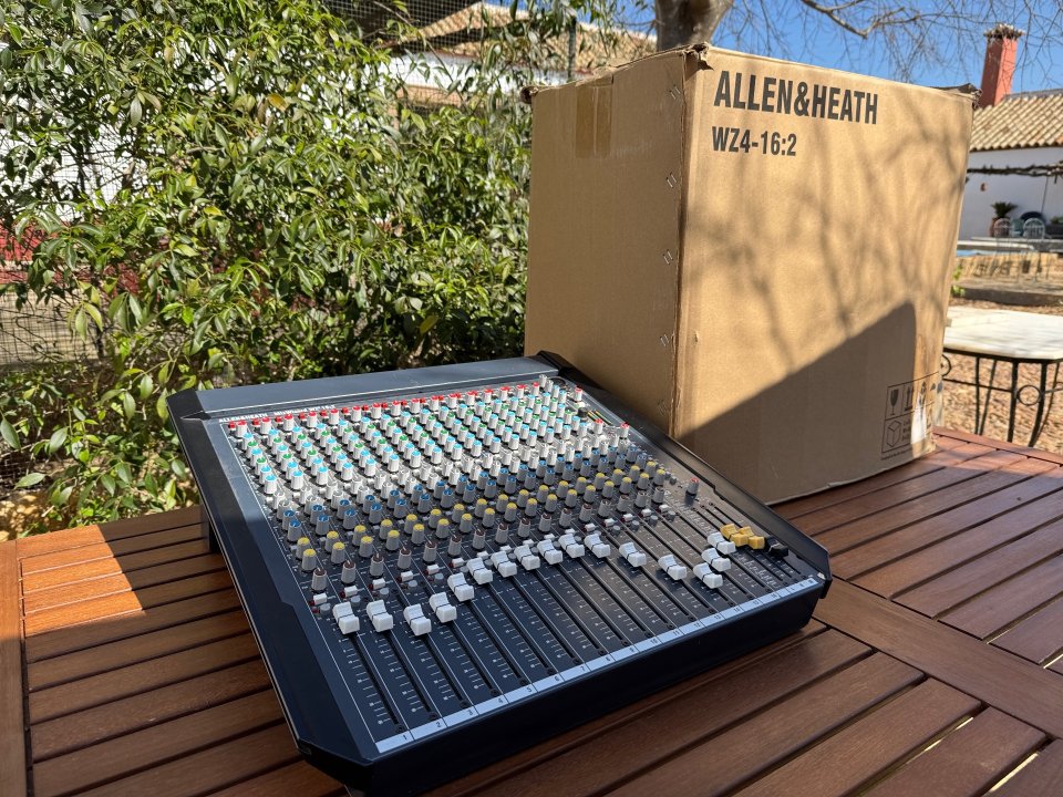 Allen & Heath WZ4 16:2 | Mesa Analógica Profesional | Estado Impecable