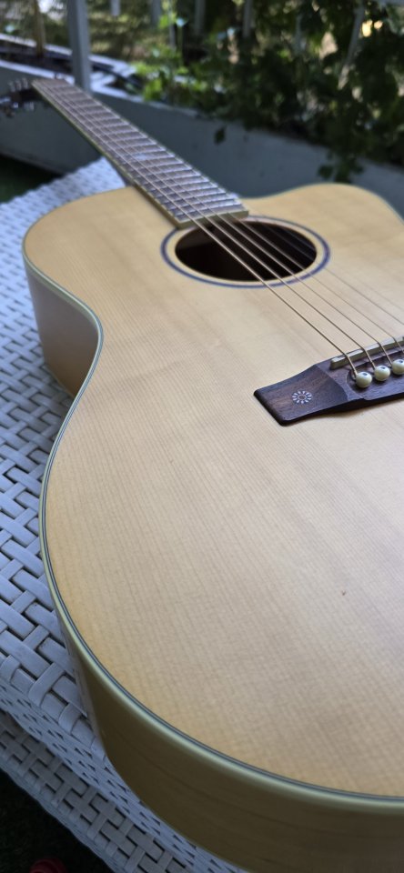 Guitarra Cort acústica de segunda mano · Foto 3 de 10 · Madrid · 180 €