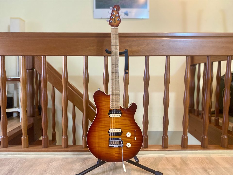 Music Man Axis Super Sport