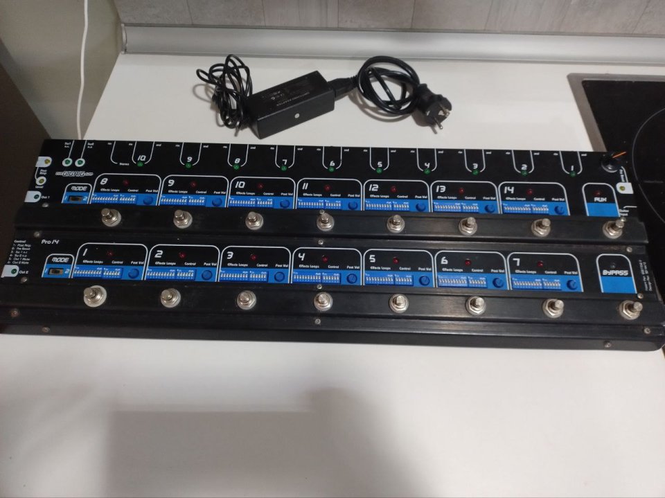 TheGigRig Pro14: switcher 14 loops.El Mejor looper en su día !!