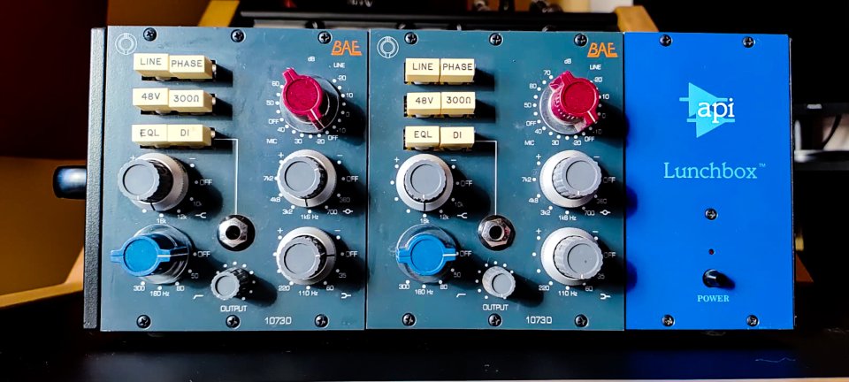 Pareja de Bae 1073 Deluxe y Api Lunchbox