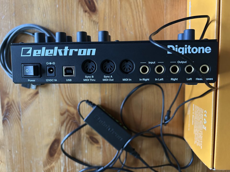Elektron Digitone Mk1 de segunda mano · Foto 5 de 5 · Sevilla · 450 €