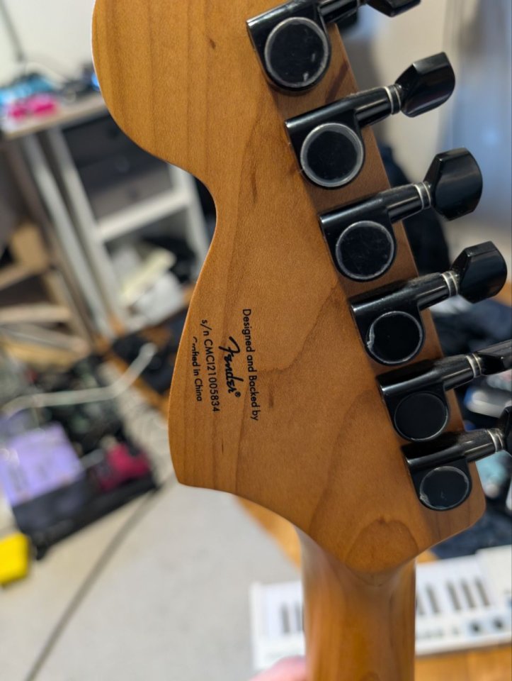 Squier Stratocaster Contemporary Special HT de segunda mano · Foto 2 de 4 · Barcelona · 220 €