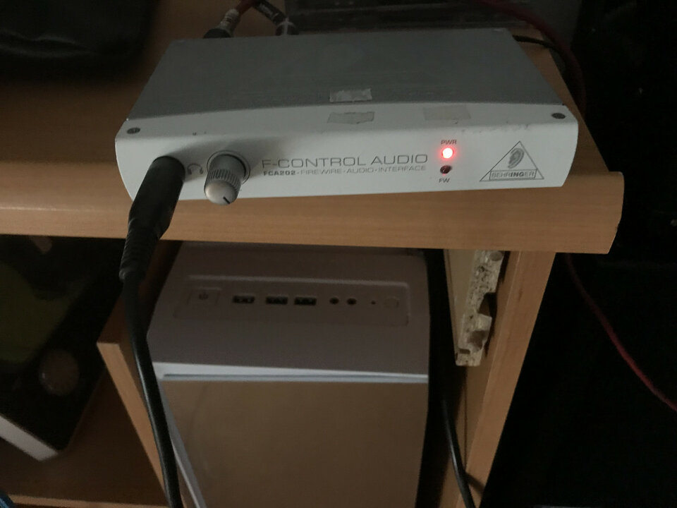 Interfaz Behringer FCA-202