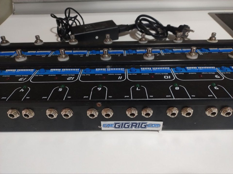 TheGigRig Pro14: switcher 14 loops.El Mejor looper en su día !!
