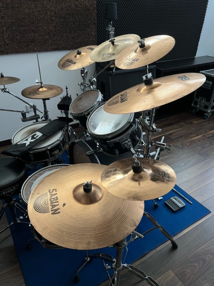 Drumcraft Series 8 Set completo + 9 platos Sabian + accesorios