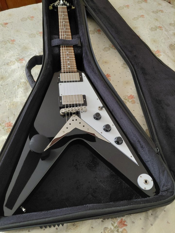 Epiphone 1958 Flying V Inspired by Gibson mejorada