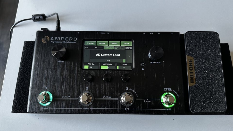 Pedalera Hotone Ampero con pedaltrain y bolsa de transporte de segunda mano · Foto 2 de 8 · Burgos · 200 €