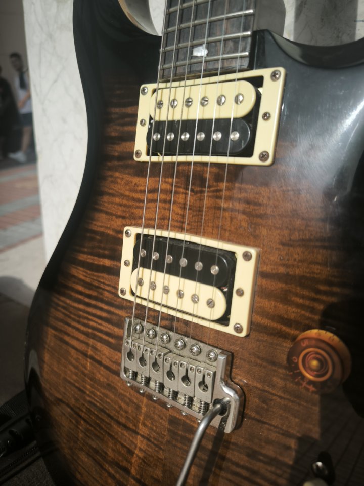 PRS SE Custom 24 Black Gold Burst CAMBIO de segunda mano · Foto 3 de 8 · Murcia