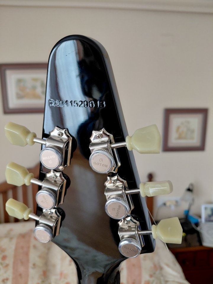 Epiphone 1958 Flying V Inspired by Gibson mejorada